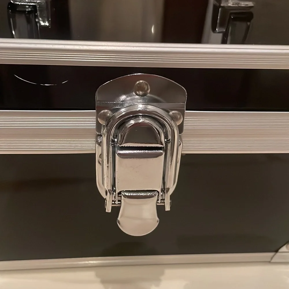 Makeup carrier